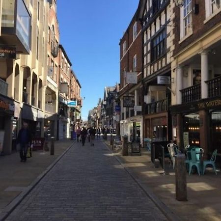 Lovely 2 Bedroom Penthouse Apartment In Chester - Free Parking!! Eksteriør billede