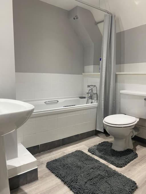 Lovely 2 Bedroom Penthouse Apartment In Chester - Free Parking!! Eksteriør billede
