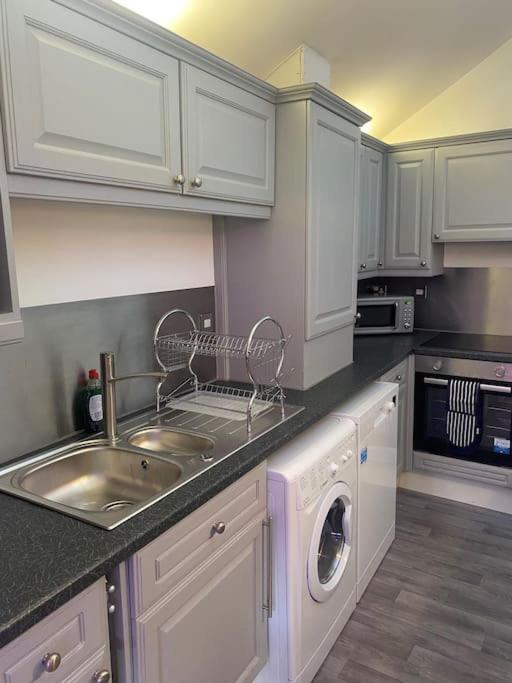 Lovely 2 Bedroom Penthouse Apartment In Chester - Free Parking!! Eksteriør billede