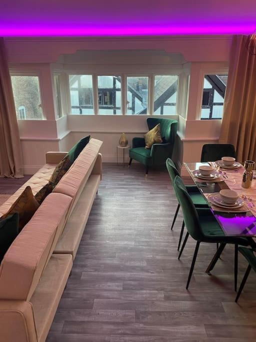 Lovely 2 Bedroom Penthouse Apartment In Chester - Free Parking!! Eksteriør billede