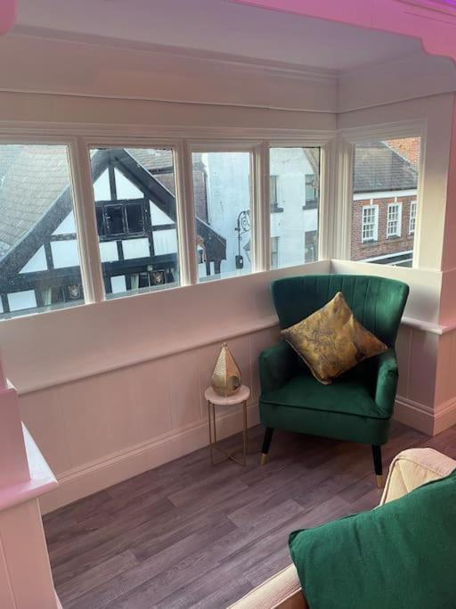 Lovely 2 Bedroom Penthouse Apartment In Chester - Free Parking!! Eksteriør billede