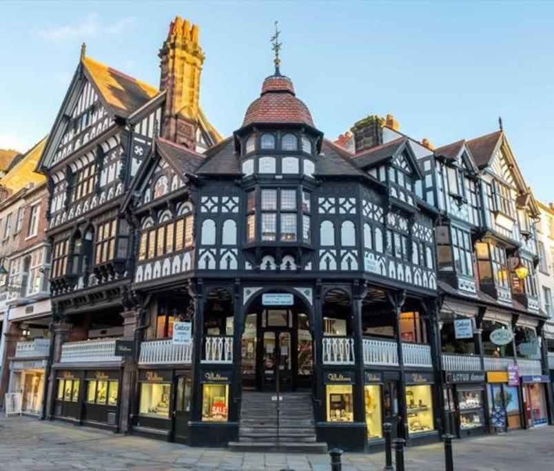 Lovely 2 Bedroom Penthouse Apartment In Chester - Free Parking!! Eksteriør billede